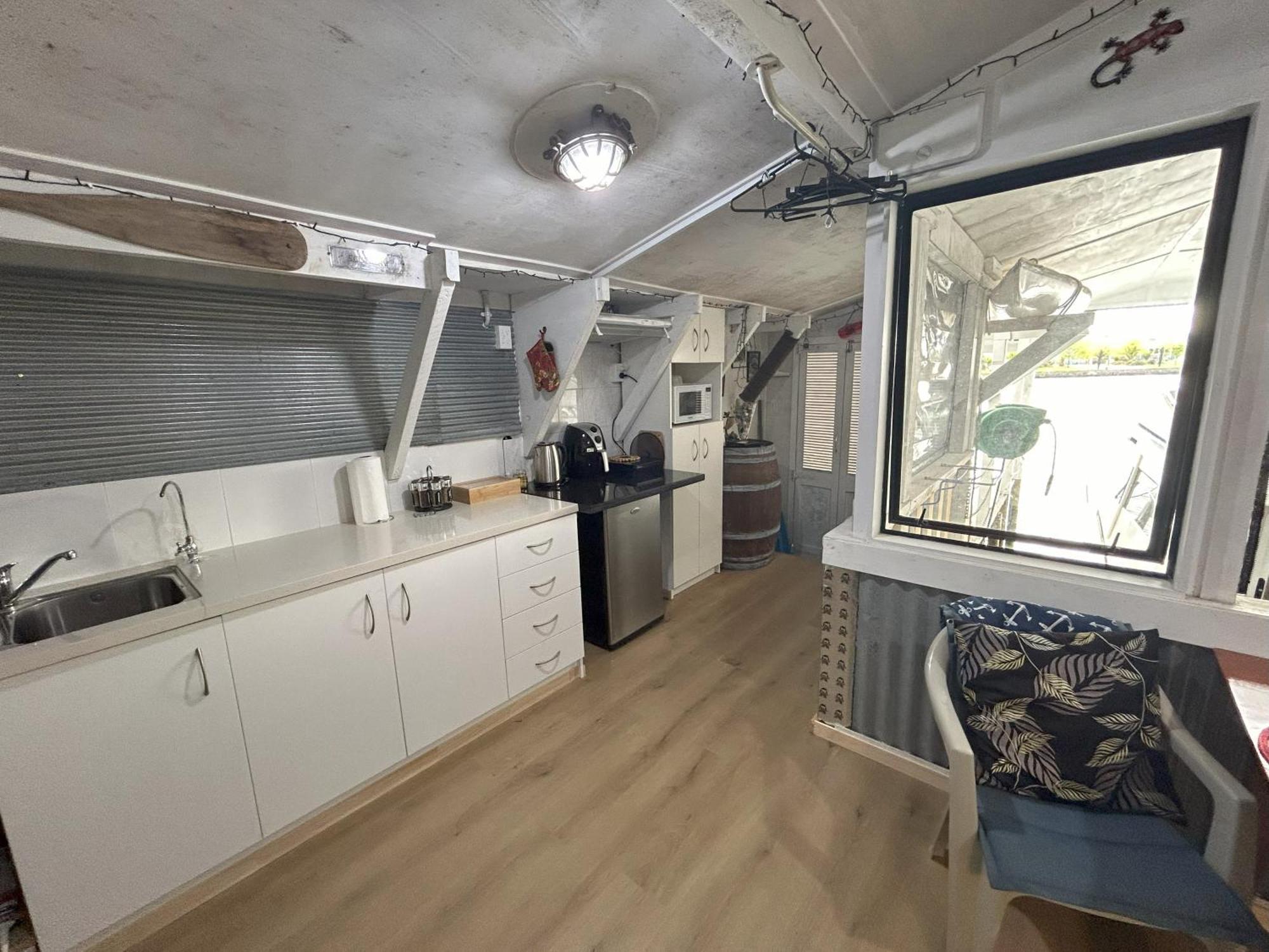 On The Water Boat House Apartment Уангарей Екстериор снимка