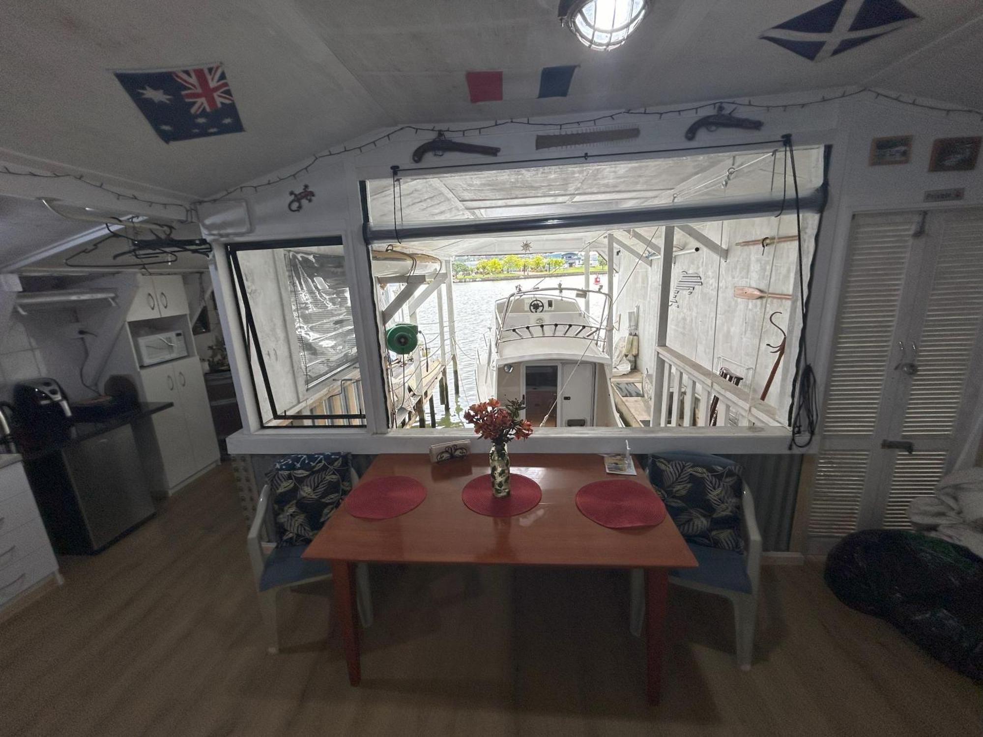 On The Water Boat House Apartment Уангарей Екстериор снимка