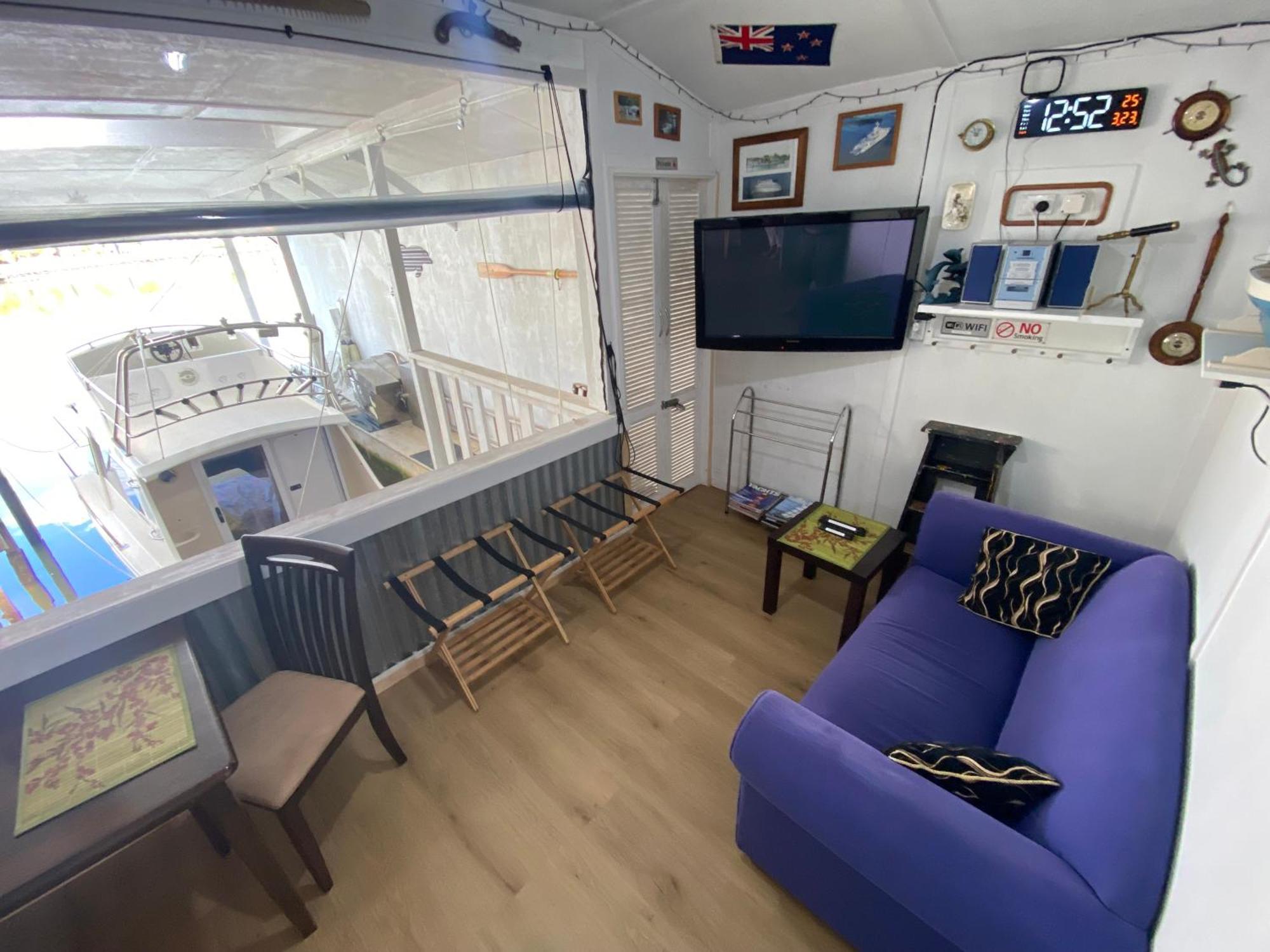 On The Water Boat House Apartment Уангарей Екстериор снимка