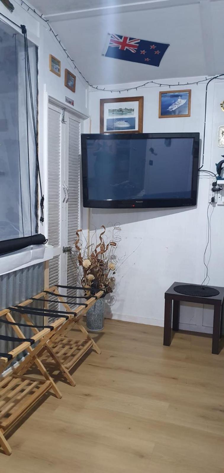 On The Water Boat House Apartment Уангарей Екстериор снимка